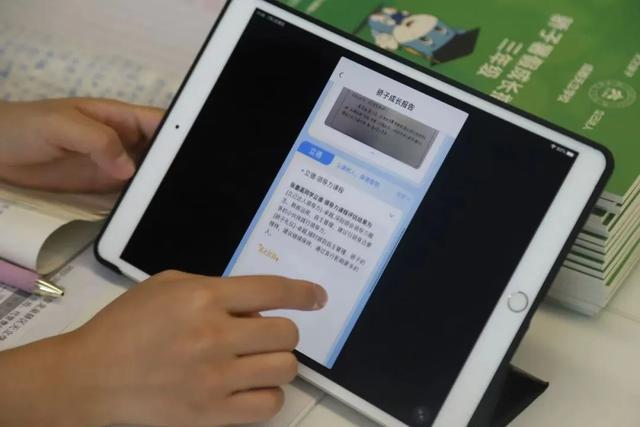 从《星际穿越》到DeepSeek：成都这所创新学校用“爱智慧”拥抱AI教育新时代(图7)