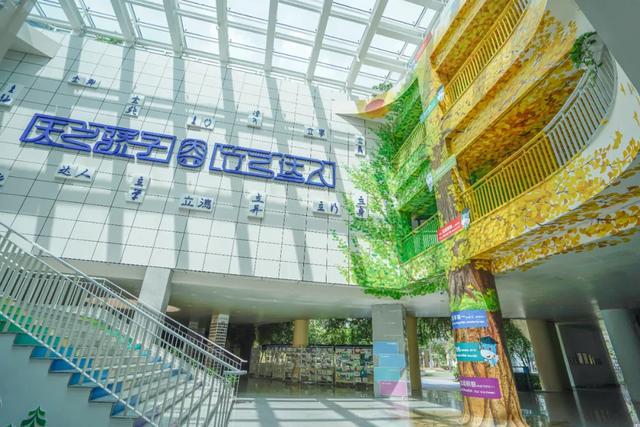 从《星际穿越》到DeepSeek：成都这所创新学校用“爱智慧”拥抱AI教育新时代(图9)