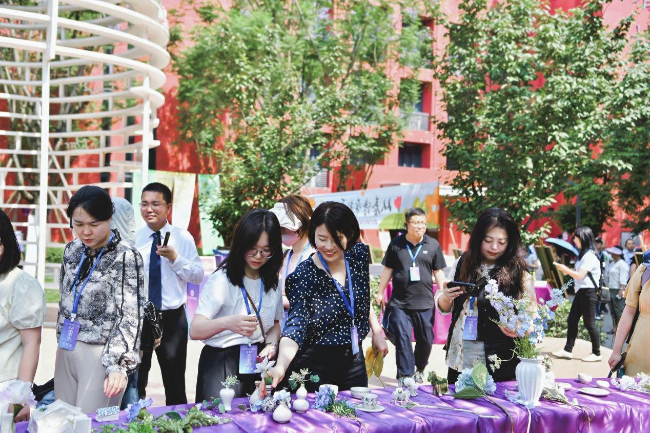 学习更有趣教育更“智慧”！40余家全国网络媒体走进重庆高新区沉浸式打探“新智慧教育”新场景(图11)