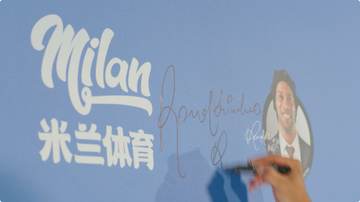 荣耀携手！米兰体育官宣罗纳尔迪尼奥(图1)
