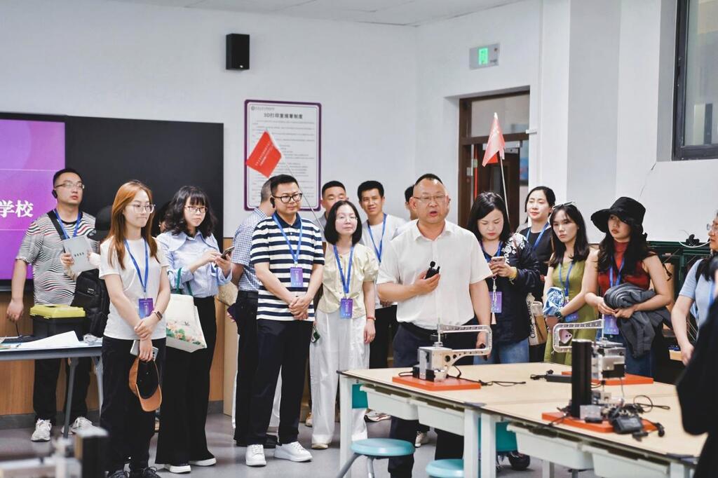 学习更有趣 教育更“智慧”！40余家全国网络媒体走进重庆高新区沉浸式打探“新智慧教育”新场景(图10)